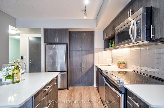 912 - 18 Graydon Hall Dr, Condo with 1 bedrooms, 1 bathrooms and 1 parking in Toronto ON | Image 3