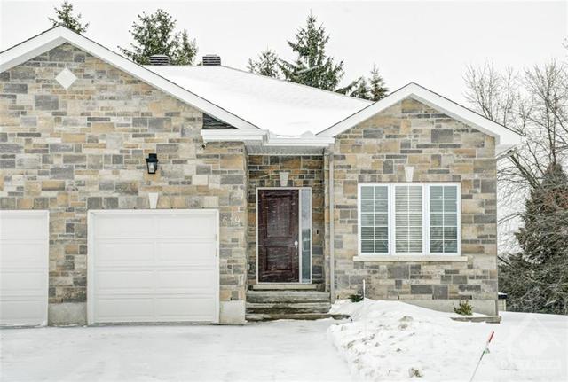 619 Meadowridge Circle, Home with 3 bedrooms, 3 bathrooms and 4 parking in Ottawa ON | Image 1