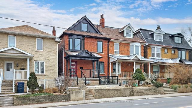main - 783 Dufferin St, House semidetached with 5 bedrooms, 1 bathrooms and 1 parking in Toronto ON | Image 1