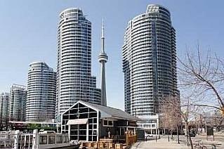 lph1 - 208 Queens Quay W, Condo with 2 bedrooms, 2 bathrooms and 1 parking in Toronto ON | Image 1