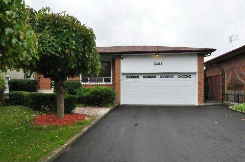 3204 Parkerhill Rd, House detached with 4 bedrooms, 3 bathrooms and 6 parking in Mississauga ON | Image 1