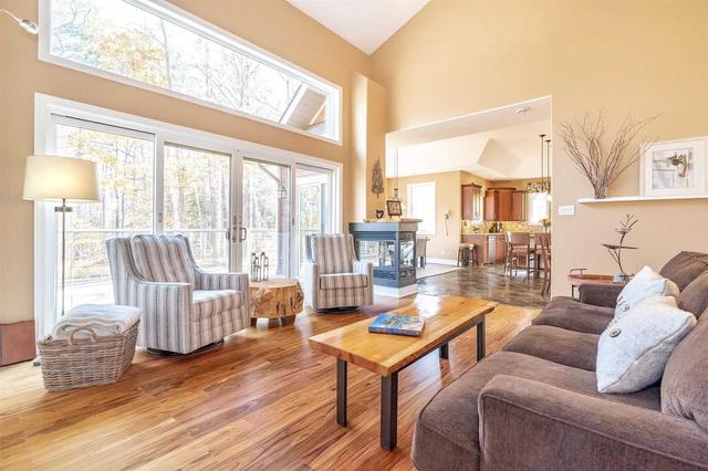 216 Gilwood Park Dr, House detached with 3 bedrooms, 3 bathrooms and 9 parking in Penetanguishene ON | Image 3
