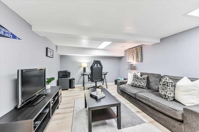 113 Royal York Rd, House detached with 2 bedrooms, 2 bathrooms and 3 parking in Toronto ON | Image 13