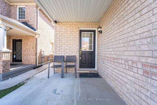 13 Coachlight Cres, House semidetached with 3 bedrooms, 4 bathrooms and 4 parking in Brampton ON | Image 12