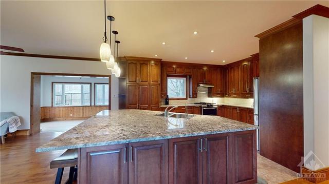 10689 English Road, House detached with 4 bedrooms, 3 bathrooms and 8 parking in South Dundas ON | Image 8