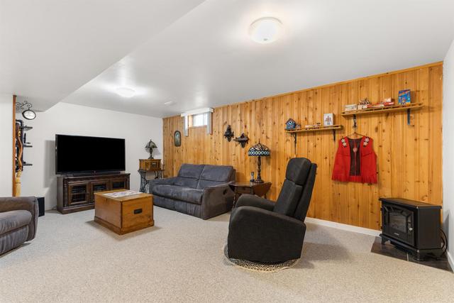 414 Main Street S, House detached with 3 bedrooms, 2 bathrooms and 2 parking in Redcliff AB | Image 25