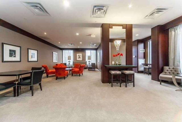 1106 - 35 Balmuto St, Condo with 2 bedrooms, 2 bathrooms and 1 parking in Toronto ON | Image 28