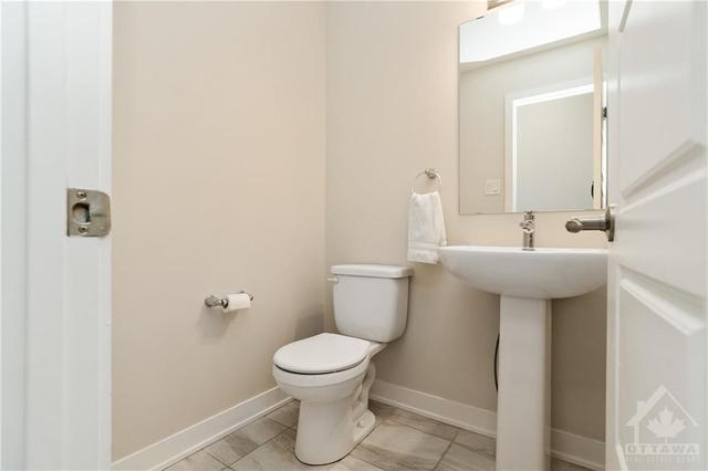 2504 Watercolours Way, Townhouse with 3 bedrooms, 3 bathrooms and 2 parking in Ottawa ON | Image 4