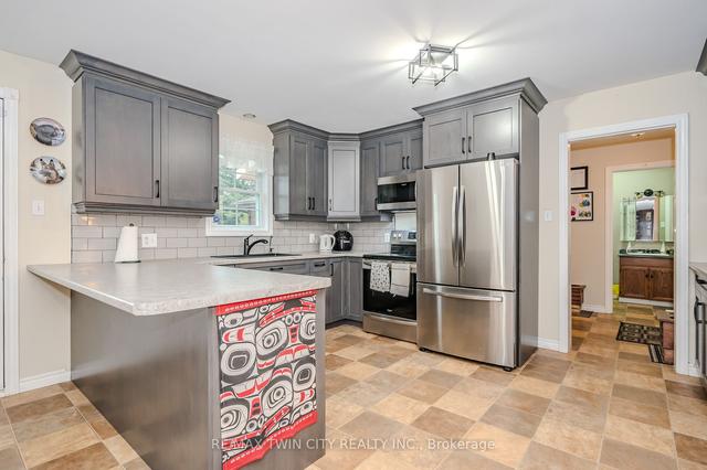 155 Clyde St, House detached with 3 bedrooms, 3 bathrooms and 14 parking in Wellington North ON | Image 6
