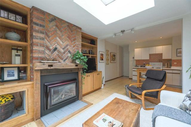 146 Aldwych Ave, House detached with 2 bedrooms, 2 bathrooms and 2 parking in Toronto ON | Image 8