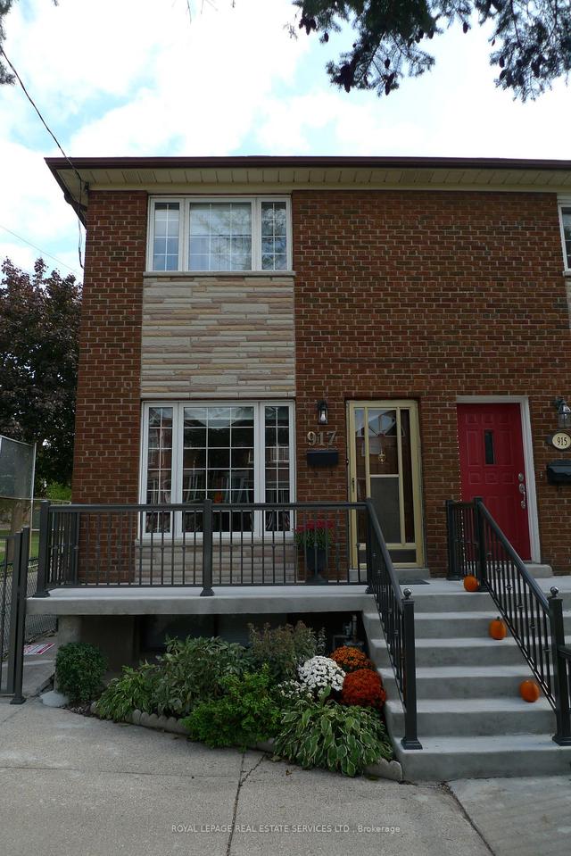 917 St Clarens Ave, House semidetached with 3 bedrooms, 2 bathrooms and 4 parking in Toronto ON | Image 1