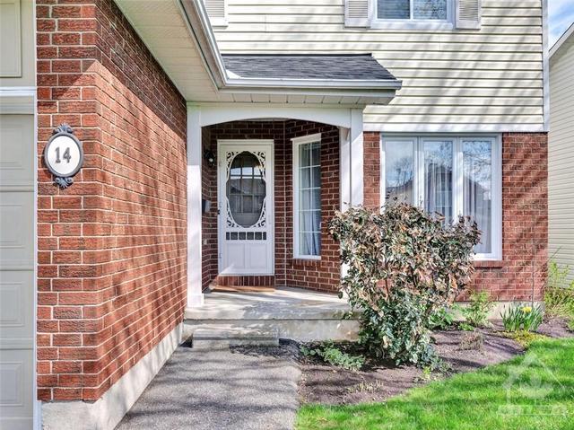 14 Hawley Crescent, House detached with 3 bedrooms, 3 bathrooms and 2 parking in Ottawa ON | Image 2