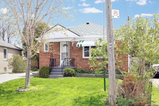 15 Greylawn Cres, House detached with 3 bedrooms, 2 bathrooms and 5 parking in Toronto ON | Image 19