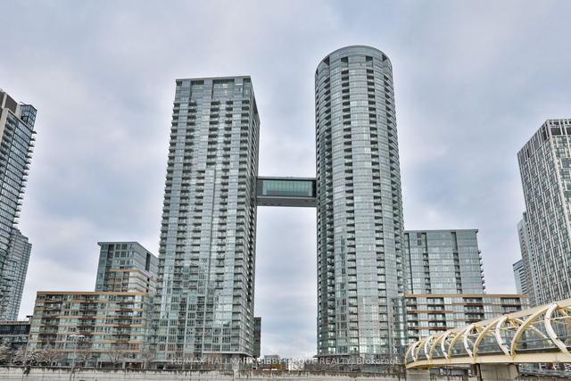 2015 - 21 Iceboat Terr, Condo with 1 bedrooms, 1 bathrooms and 1 parking in Toronto ON | Image 26