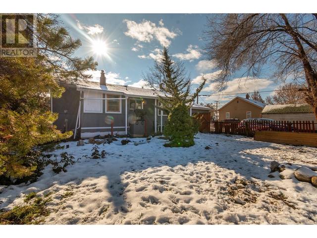 4003 27 Avenue, House detached with 3 bedrooms, 2 bathrooms and 1 parking in Vernon BC | Image 26
