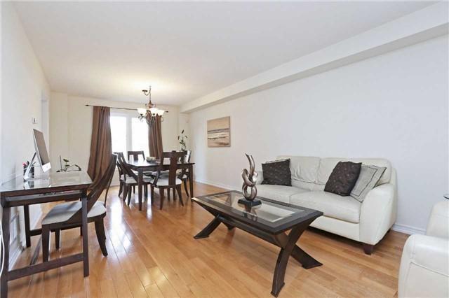 86 Rushmore Crt, House detached with 3 bedrooms, 3 bathrooms and 6 parking in Markham ON | Image 2