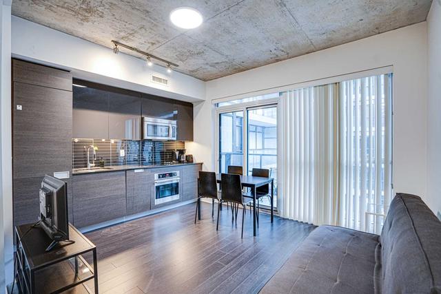 602 - 210 Simcoe St, Condo with 1 bedrooms, 1 bathrooms and 0 parking in Toronto ON | Image 1