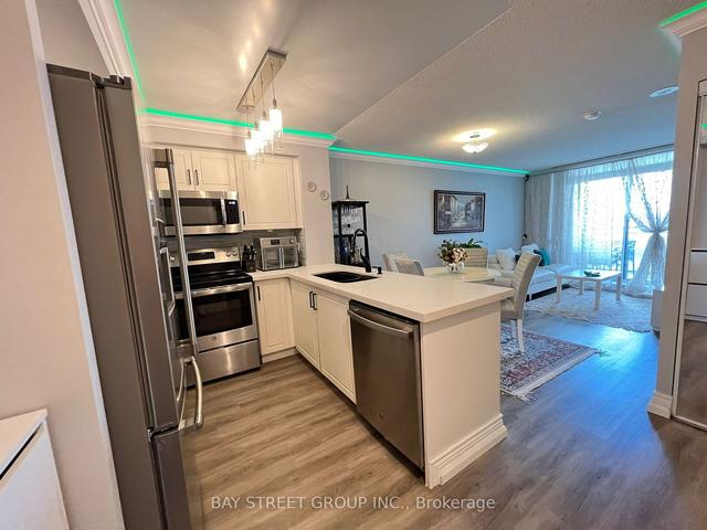 725 - 62 Suncrest Blvd, Condo with 1 bedrooms, 1 bathrooms and 1 parking in Markham ON | Image 2
