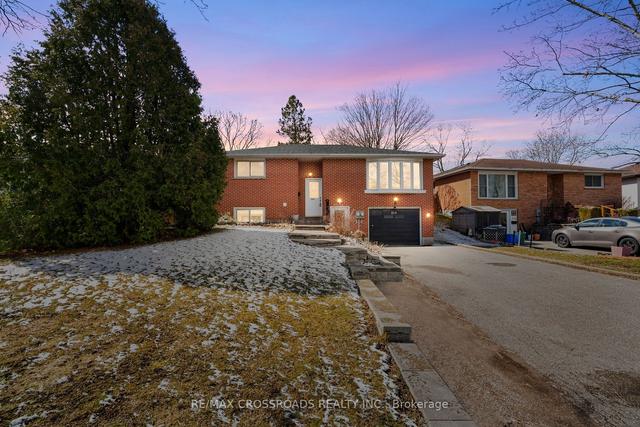 914 Walnut Crt, House detached with 3 bedrooms, 3 bathrooms and 5 parking in Oshawa ON | Image 1