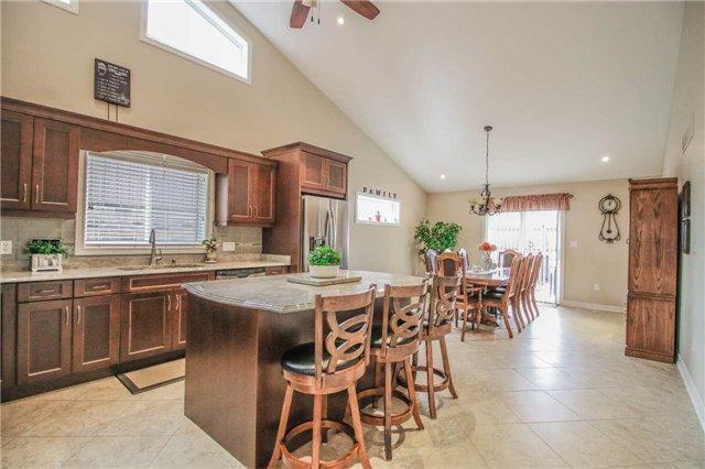 5826 Fiddlehead Lane, House detached with 3 bedrooms, 3 bathrooms and 2 parking in Niagara Falls ON | Image 4