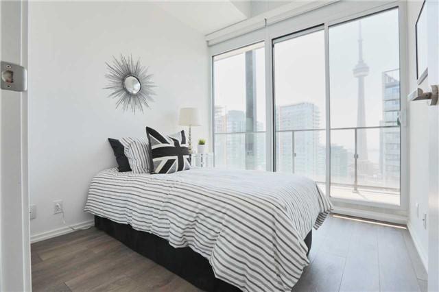 lph12 - 125 Peter St, Condo with 3 bedrooms, 2 bathrooms and 1 parking in Toronto ON | Image 4