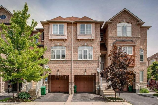 7055 Fairmeadow Cres, House attached with 3 bedrooms, 3 bathrooms and 1 parking in Mississauga ON | Image 1