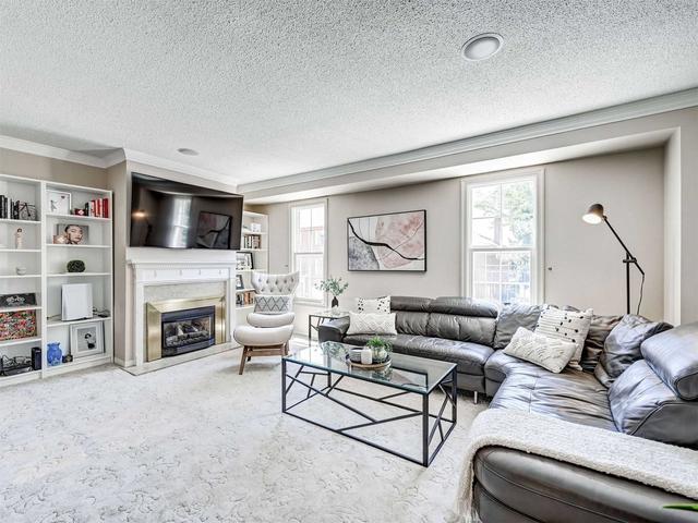 103 Stornwood Crt, Townhouse with 3 bedrooms, 3 bathrooms and 2 parking in Brampton ON | Image 8