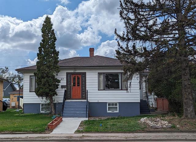 67 3 Street Sw, House detached with 4 bedrooms, 2 bathrooms and 1 parking in Medicine Hat AB | Image 1