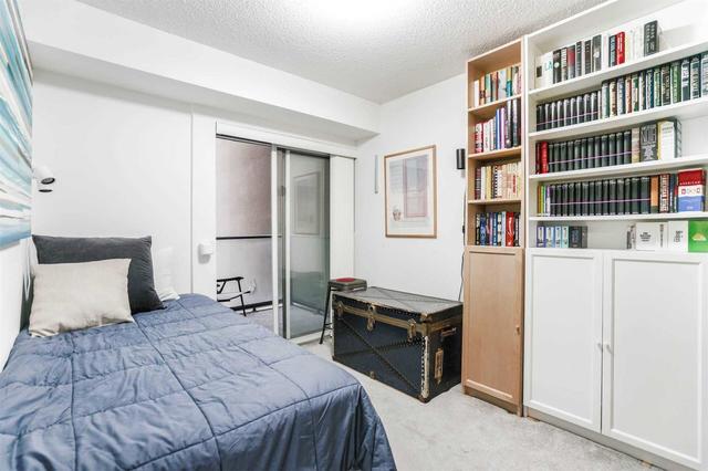 302 - 30 Hayden St, Condo with 2 bedrooms, 1 bathrooms and 0 parking in Toronto ON | Image 5