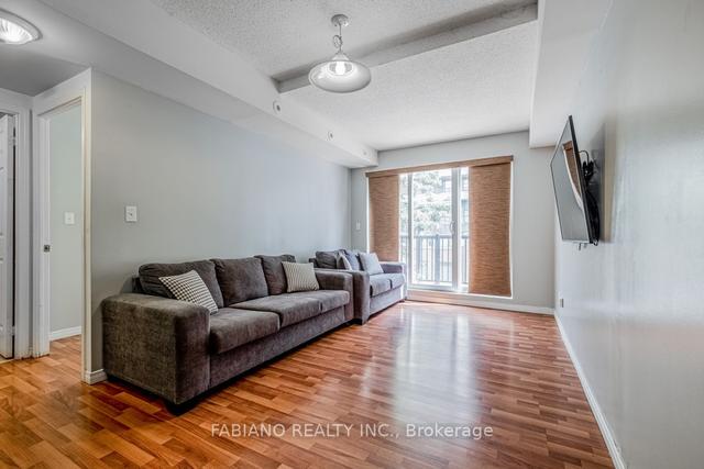 2016 - 3049 Finch Ave W, Townhouse with 1 bedrooms, 1 bathrooms and 1 parking in Toronto ON | Image 2