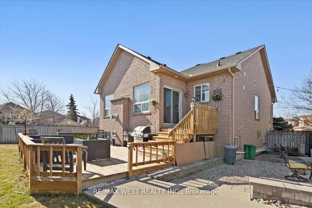 22 Ash Crt, House detached with 5 bedrooms, 3 bathrooms and 6 parking in Brampton ON | Image 27