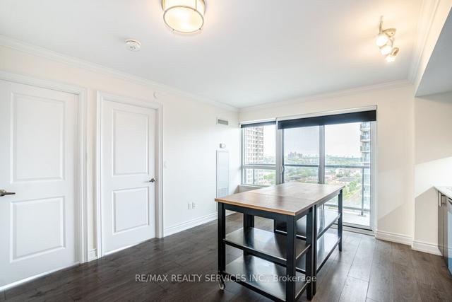 1810 - 1420 Dupont St, Condo with 2 bedrooms, 1 bathrooms and 1 parking in Toronto ON | Image 2