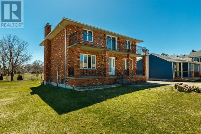 873 Maxwell Street, House detached with 4 bedrooms, 3 bathrooms and null parking in Sarnia ON | Image 3