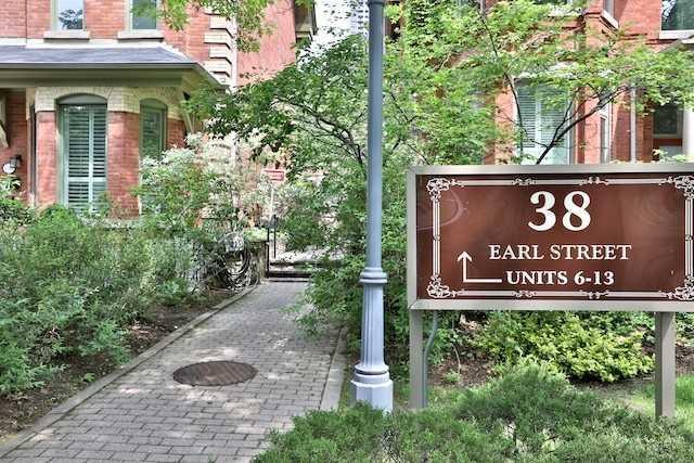 Th 11 - 38 Earl St, Townhouse with 2 bedrooms, 3 bathrooms and 1 parking in Toronto ON | Image 1