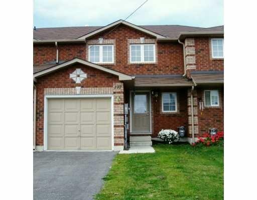 197 Nathan Cres, House attached with 3 bedrooms, 1 bathrooms and 2 parking in Barrie ON | Image 1