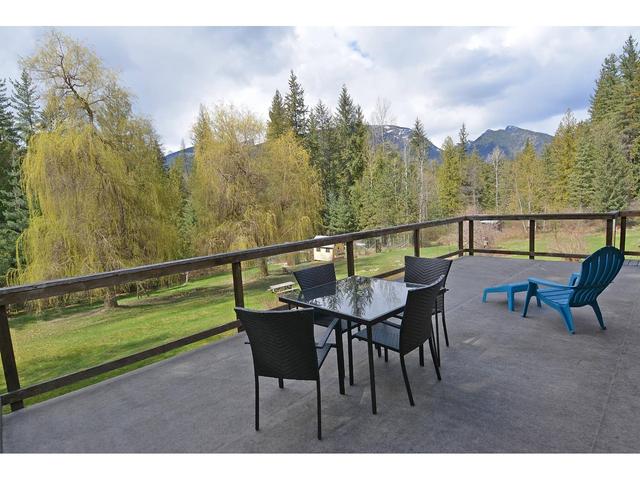 8481 Highway 6, House detached with 5 bedrooms, 2 bathrooms and null parking in Central Kootenay H BC | Image 15