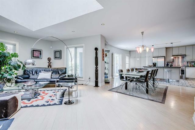 1 Bond Ave, House detached with 3 bedrooms, 5 bathrooms and 8 parking in Toronto ON | Image 2