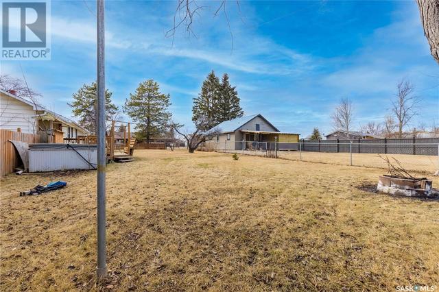 103 2nd Avenue S, House detached with 4 bedrooms, 2 bathrooms and null parking in Goodsoil SK | Image 39