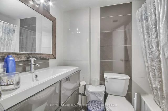 1707 - 530 Lolita Gdns, Condo with 3 bedrooms, 1 bathrooms and 1 parking in Mississauga ON | Image 13