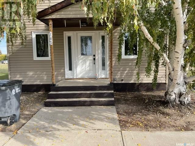 105 2nd Avenue W, House detached with 2 bedrooms, 1 bathrooms and null parking in Nokomis SK | Image 1