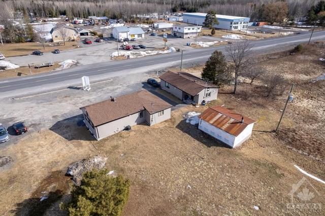 5785 County Rd 17 Highway, House detached with 2 bedrooms, 2 bathrooms and 20 parking in Alfred and Plantagenet ON | Image 5
