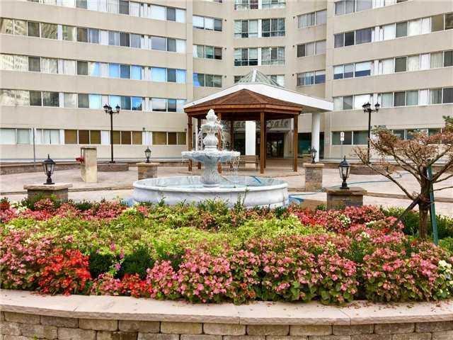 Sph 4 - 3695 Kaneff Cres, Condo with 2 bedrooms, 2 bathrooms and 2 parking in Mississauga ON | Image 2