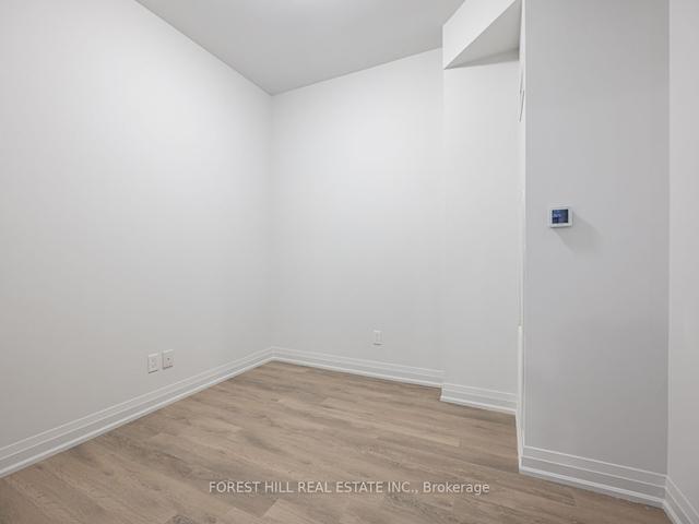 401 - 10 Meadowglen Pl, Condo with 3 bedrooms, 2 bathrooms and 1 parking in Toronto ON | Image 11