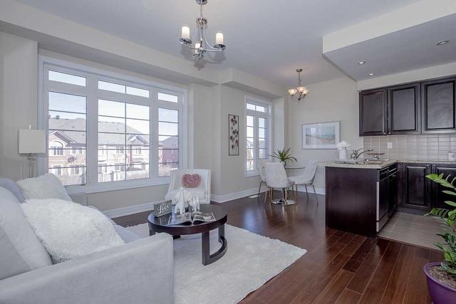 [th47] - 39 Beverley Glen Blvd, Townhouse with 3 bedrooms, 4 bathrooms and 2 parking in Vaughan ON | Image 6