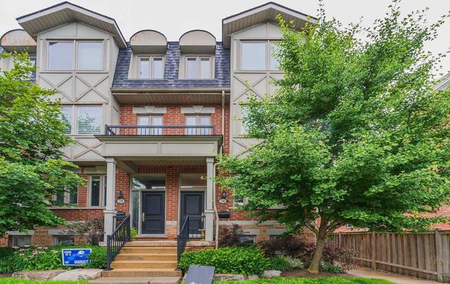2260 Gerrard St E, Townhouse with 3 bedrooms, 3 bathrooms and 2 parking in Toronto ON | Image 1
