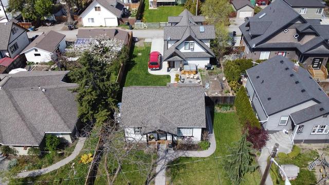 876 Rowcliffe Avenue, House detached with 5 bedrooms, 3 bathrooms and 6 parking in Kelowna BC | Image 1