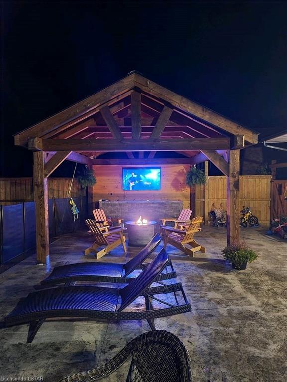 Pavilion with 11' granite bar wired for TV | Image 20