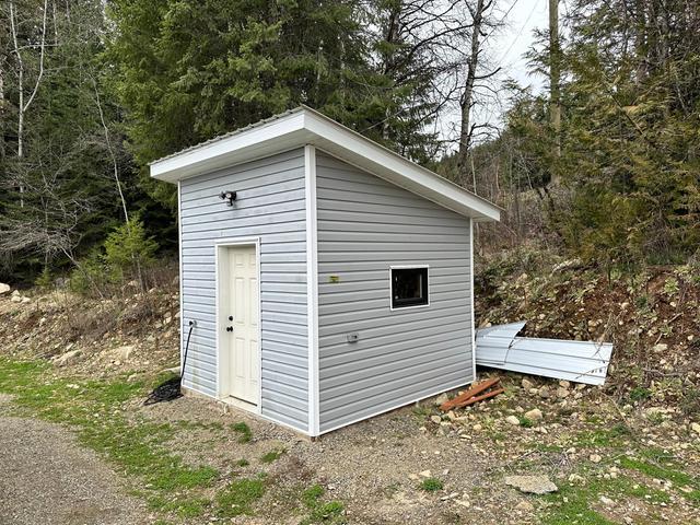 4248 Ross Spur Road, House detached with 2 bedrooms, 2 bathrooms and 5 parking in Central Kootenay G BC | Image 31