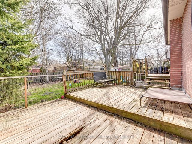 825 Fairview Ave, House detached with 3 bedrooms, 2 bathrooms and 5 parking in Pickering ON | Image 25