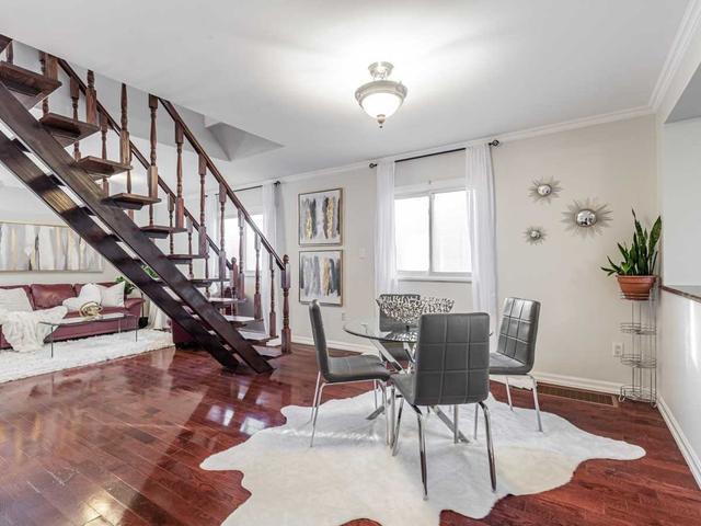 29 Laurel Ave, House detached with 3 bedrooms, 2 bathrooms and 2 parking in Toronto ON | Image 2